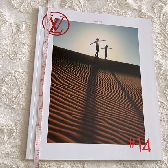 Louis Vuitton The Book #14 - Picture 7 of 7